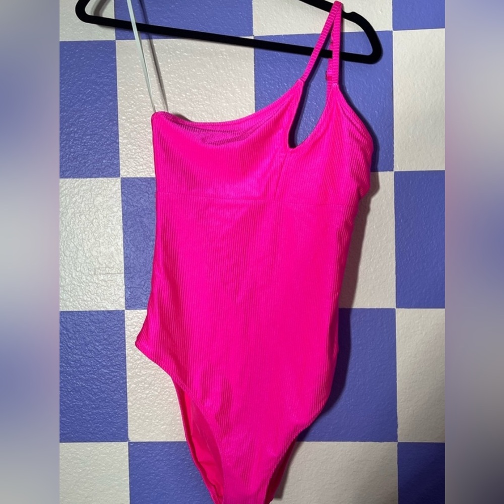 NWT Aerie Shine Rib One Shoulder Full Coverage One Piece in Miami Pink - Size M - Picture 3 of 6